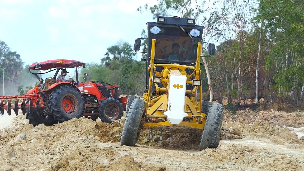Construction Technique of the First Layer of Foundation Using KOMATSU Grader 6D25 and Liugong Roller