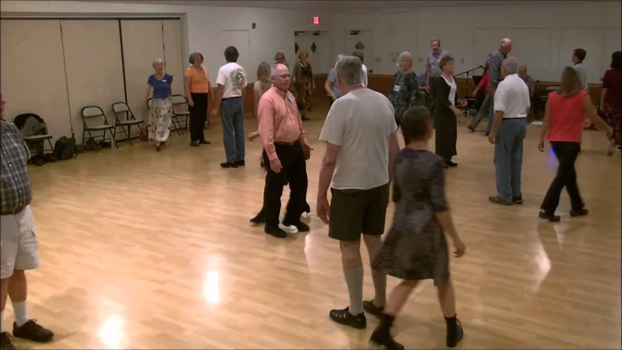 'Maggie's Twirl' - English Country Dance with music by Hoggetowne Fancy