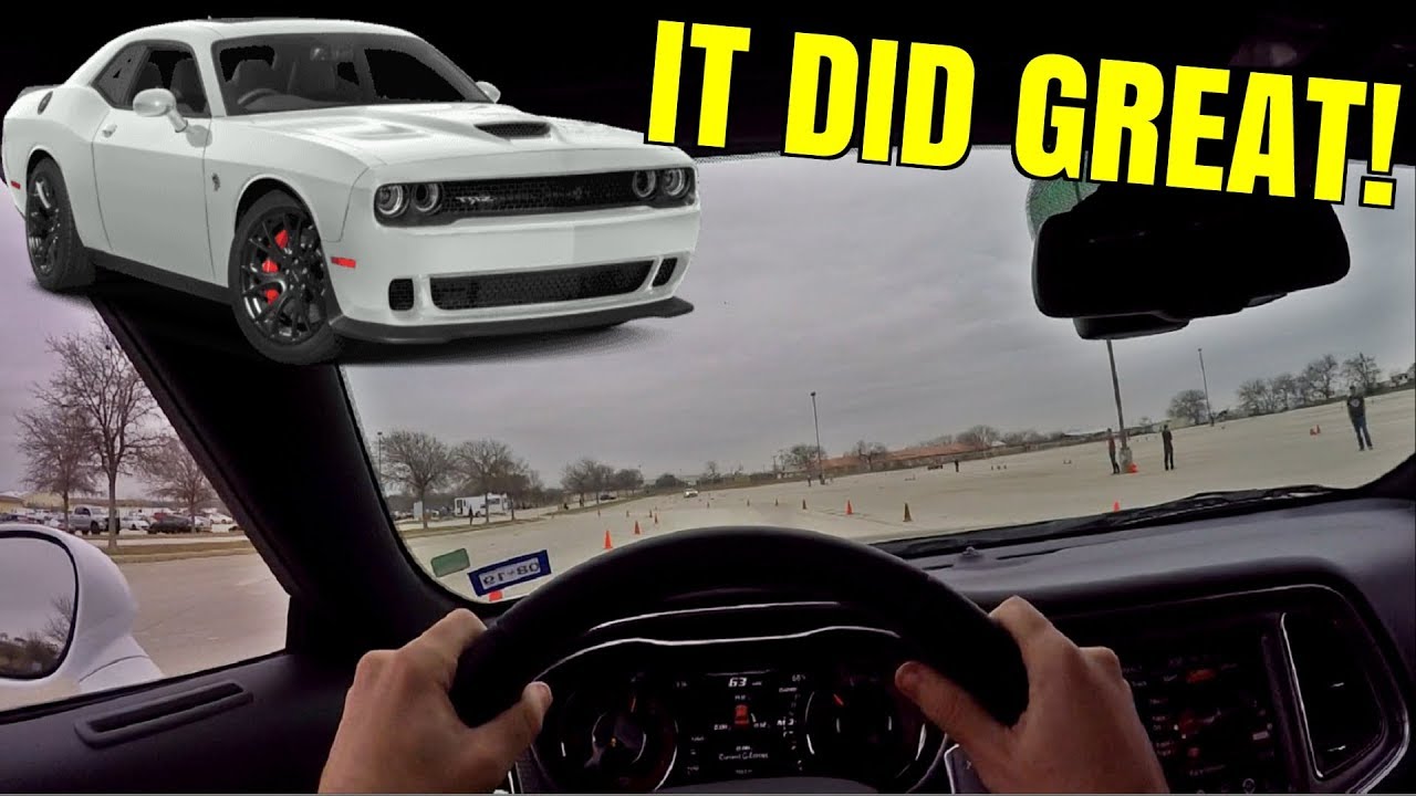 Я выехал на своем Challenger Hellcat на соревнования по автокроссу.