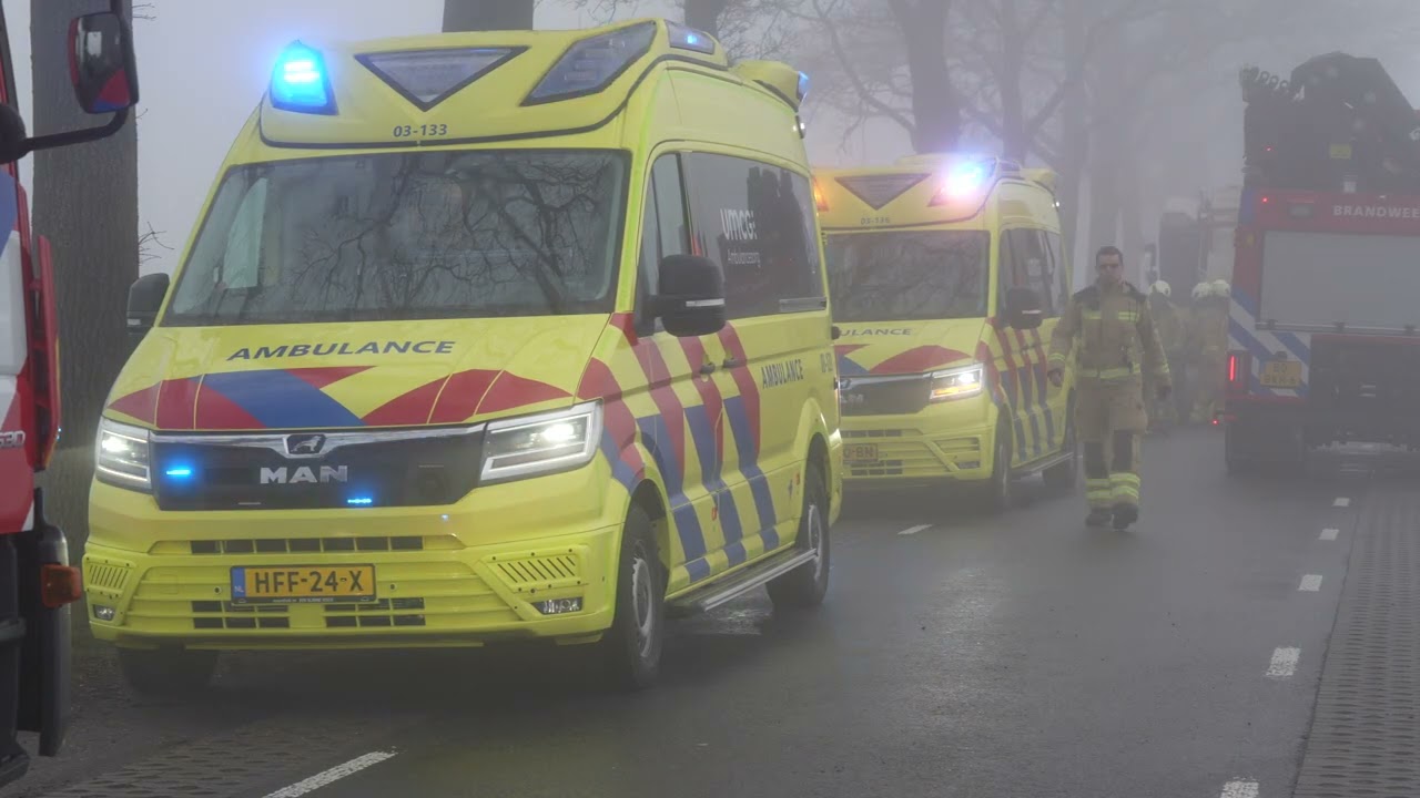 Automobiliste urenlang bekneld na botsing met landbouwvoertuig in Oosterhesselen | Emmen Actueel