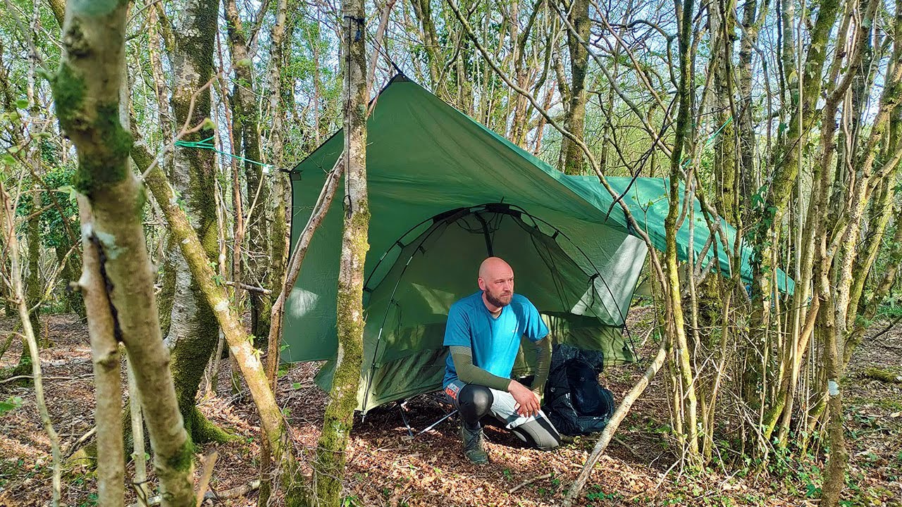 Broń pneumatyczna i broń palna | Biwakowanie pod plandeką w dzikim lesie