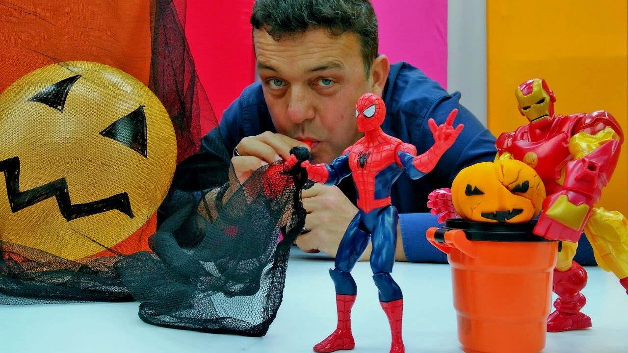 Iron Man y SpiderMan se preparan para Halloween. Hombre Araña