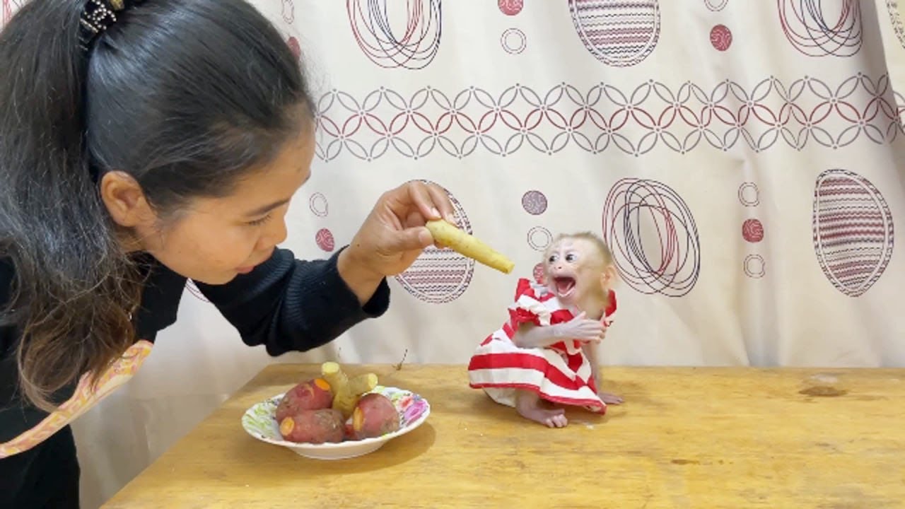 Selena Big Mouth Shouting Anqry Mom Taste Her With Food
