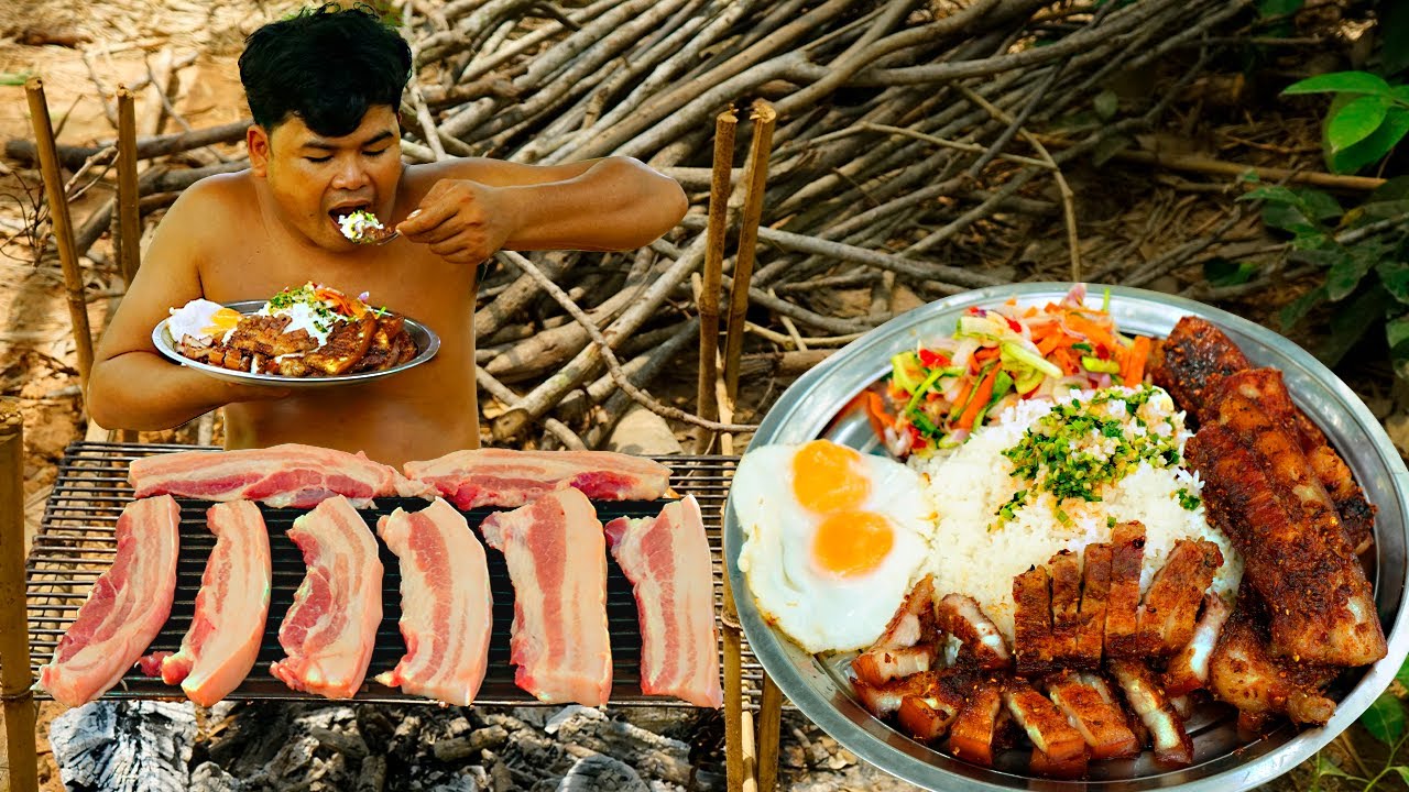 Bon appetite Grilled Pork Belly Vegetable Eating with Spicy Chili Sauce Pickle, Cooking Pork Belly