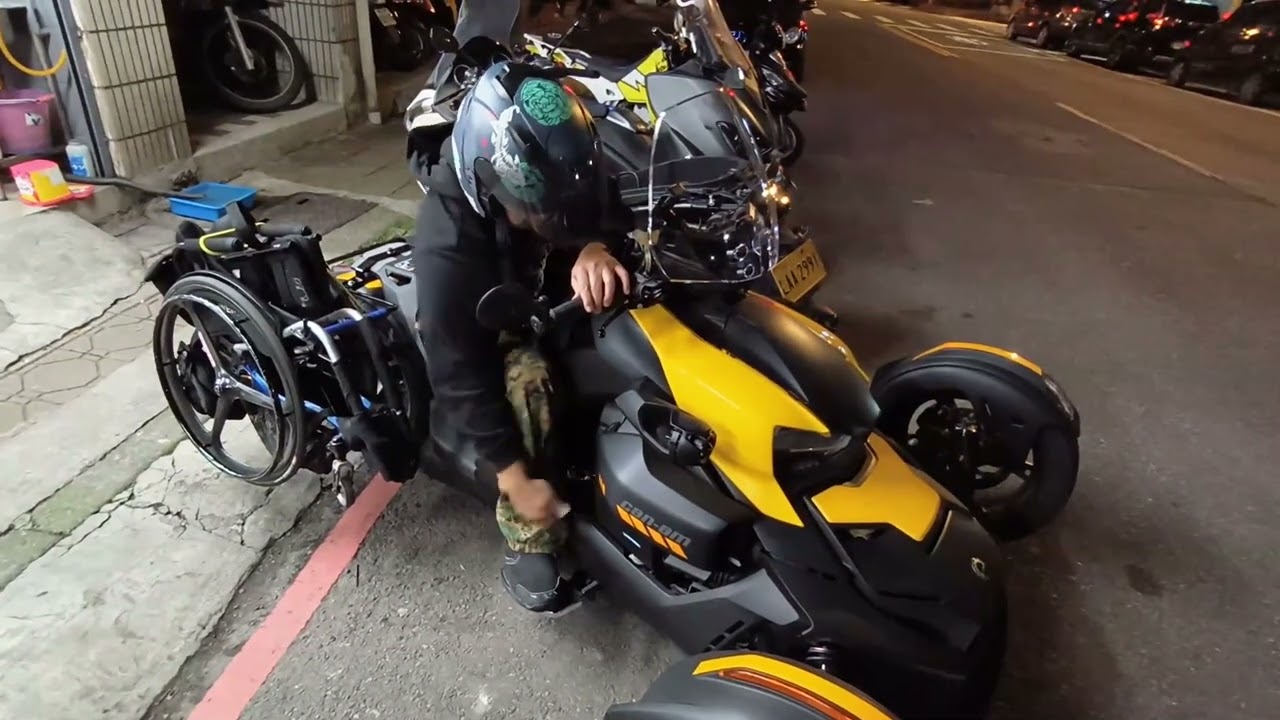 can-am ryker Wheelchair Disabled身障者上下車收輪椅。車椅子ホルダー搭載トライク