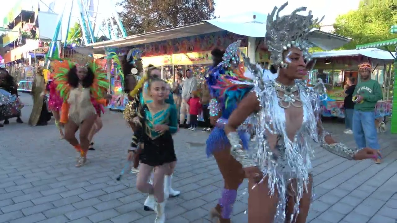 les majorettes Olym'Piennes, Wignehies et danseuse brésilienne fete foraine Fourmies (4)