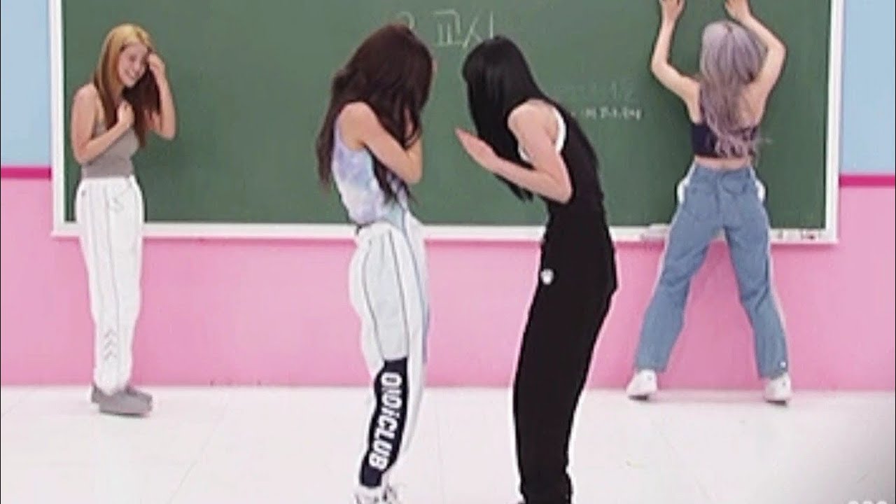 [우주소녀]내 가슴에 뽀뽀할 것 같애