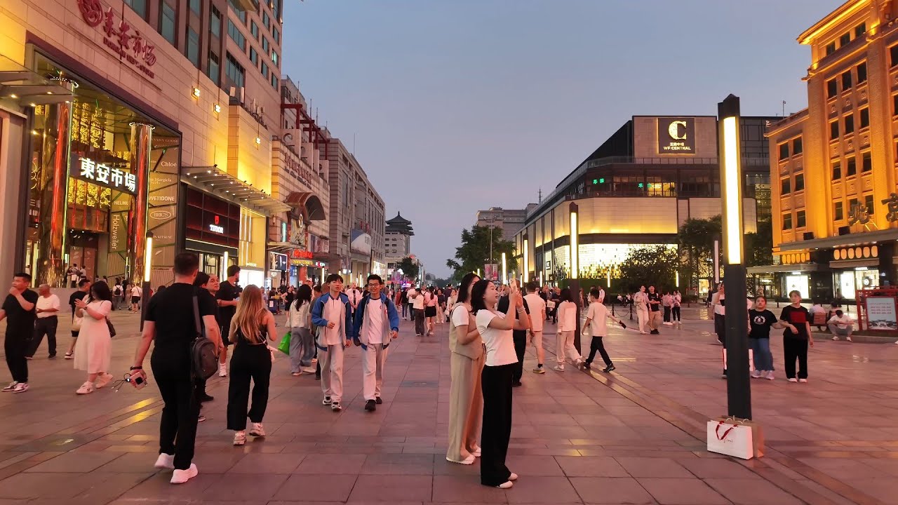 Beijing Night Walk | Wangfujing Street and Back to My Hotel