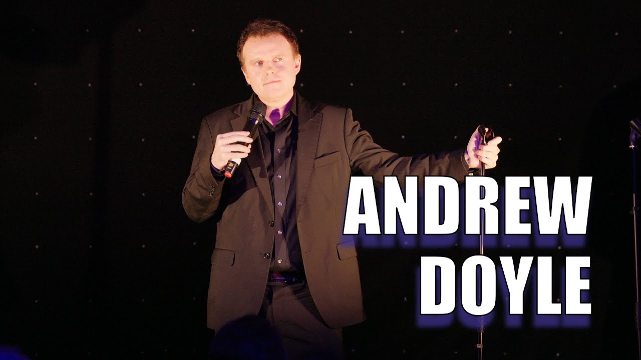 Эндрю Дойл в спецвыпуске Comedy Unleashed, посвящённом шотландским преступлениям на почве ненависти
