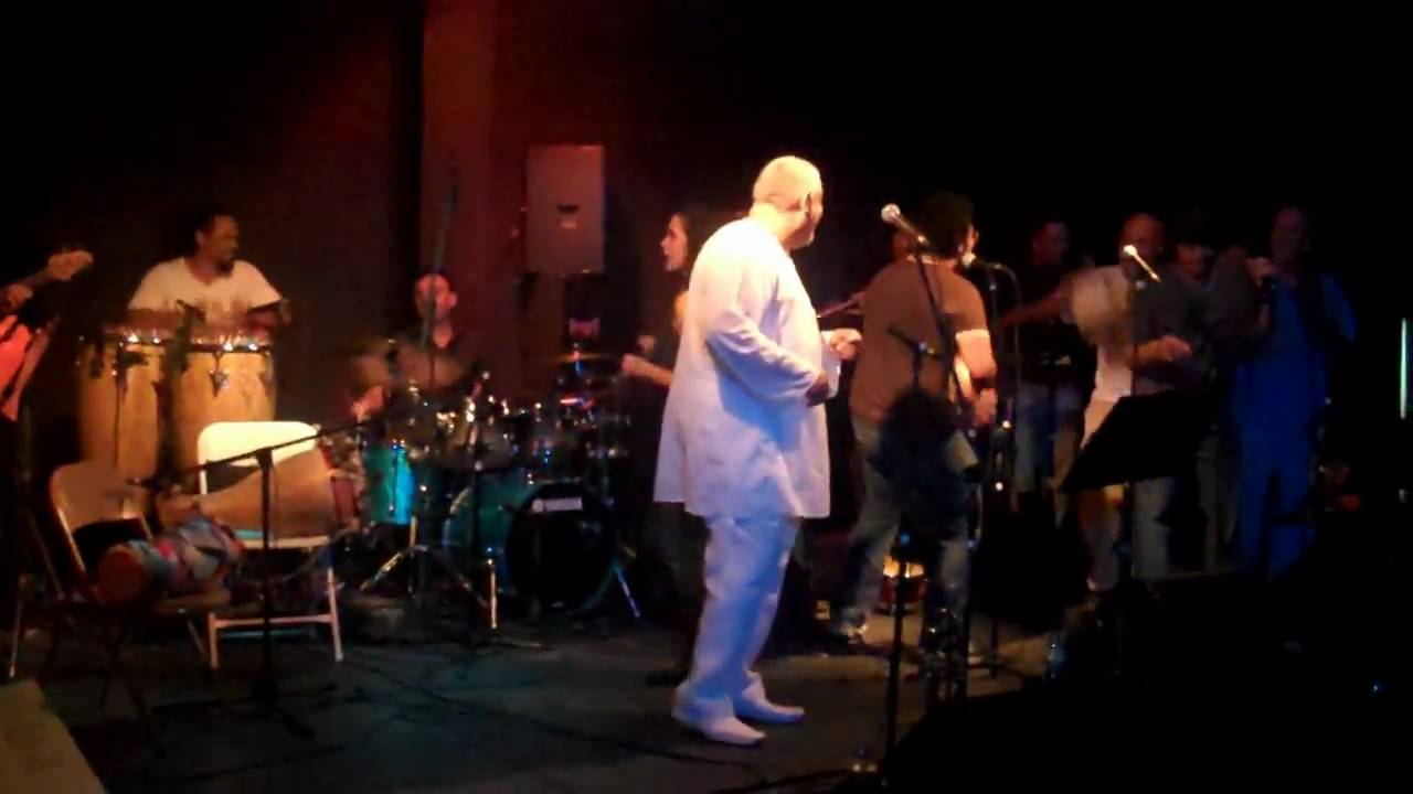 Jerry Medina y su grupo tema: Alaiole