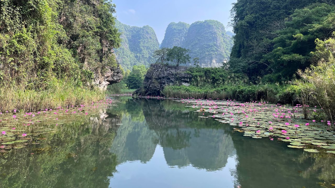 Travel in Ninh Binh - Part 5: Boat trip in Thung Nang ( Sunshine valley ).