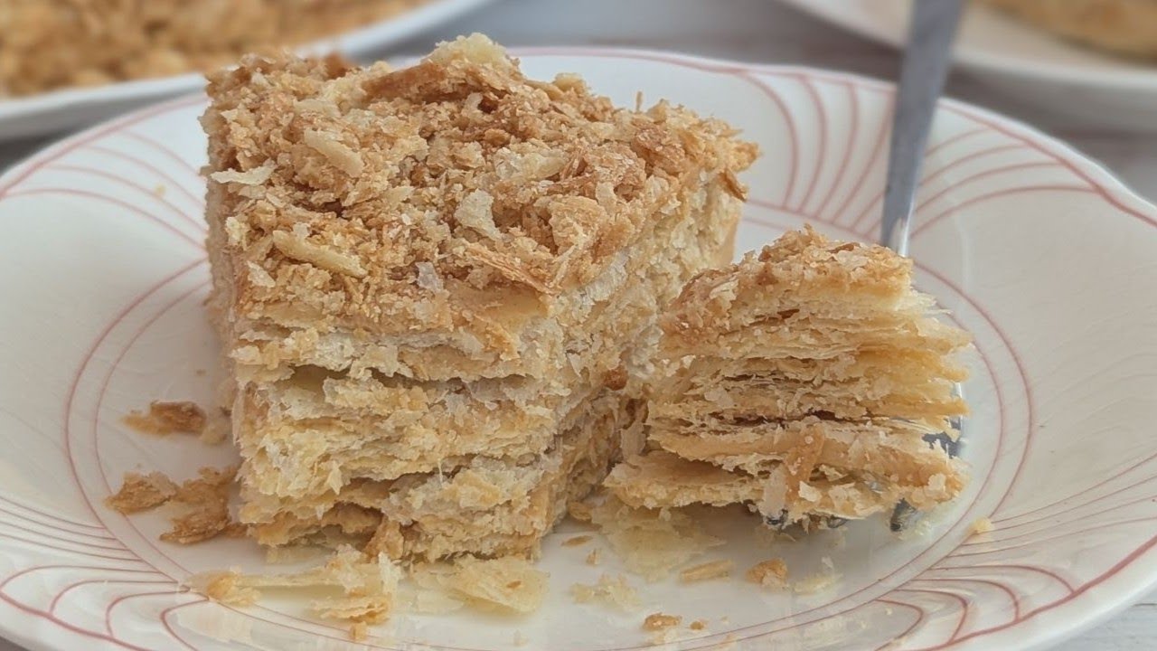 Rubleny cake with super-thin puff pastry / Torte „Rublenyj“ mit hauchdünnem Blätterteig
