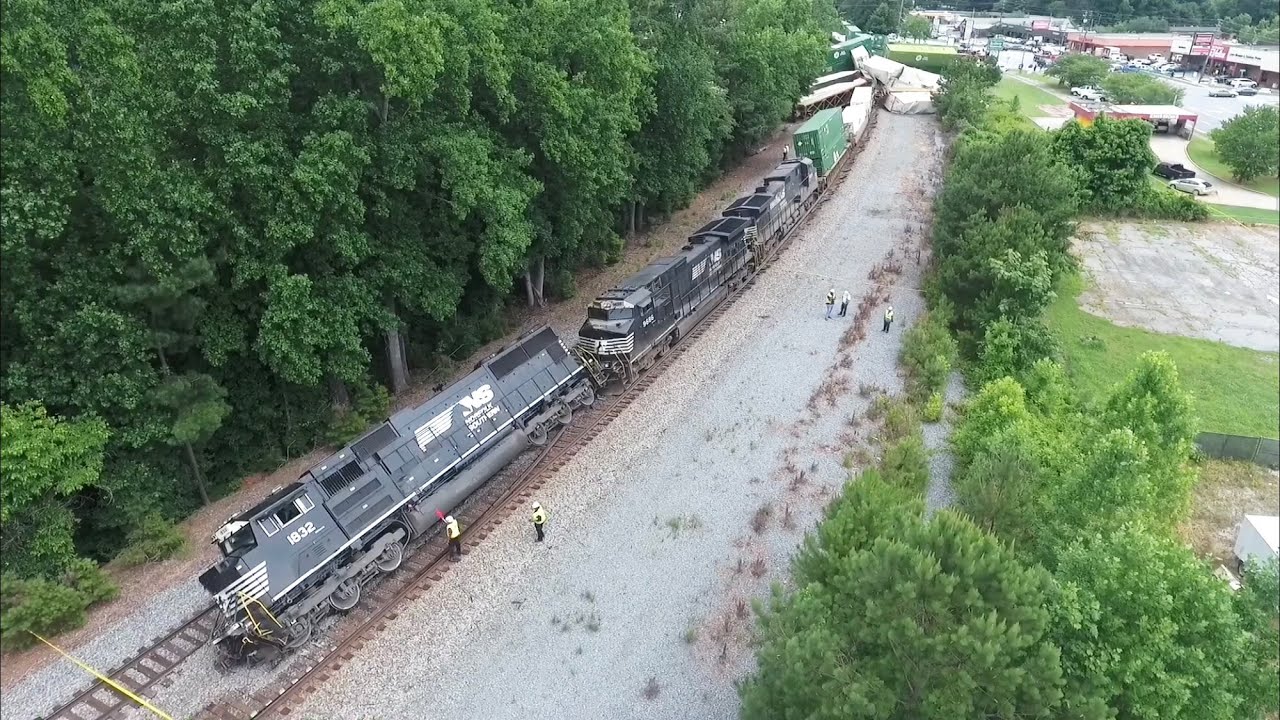 NS 211 Hits Truck Stuck on Tracks and Derails at the Museum in Duluth, GA