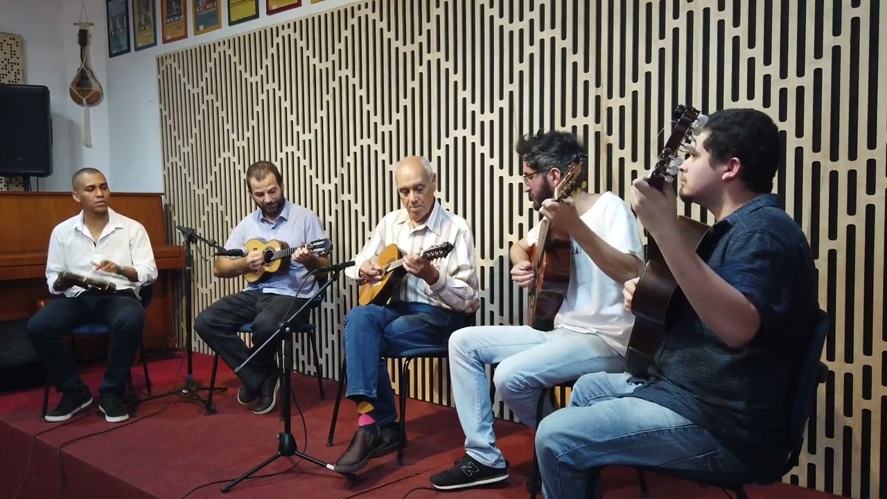Vou Vivendo (Pixinguinha) - Izaias Bueno e Regional Jacarandá