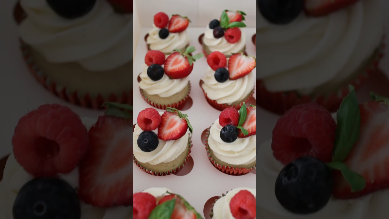 Berry Chantilly 🧁Cupcakes con Crema Chantilly y Frutos rojos #berry #cupcake #dessert #receta