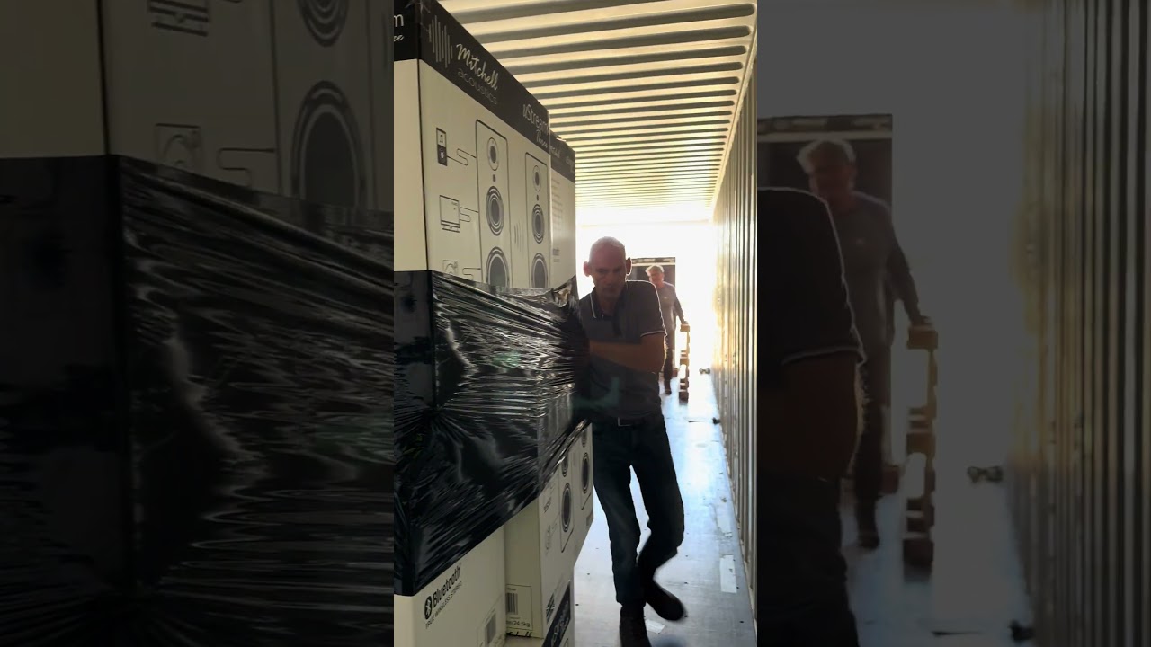 uStream Speakers arrive in the UK!