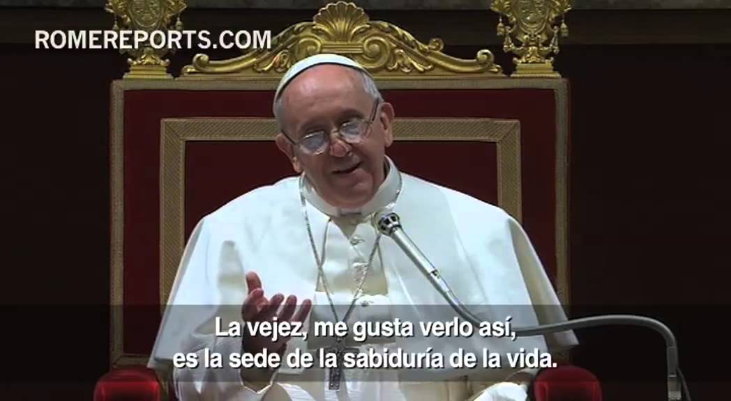 El Papa saluda a los cardenales en un encuentro divertido y espontaneo