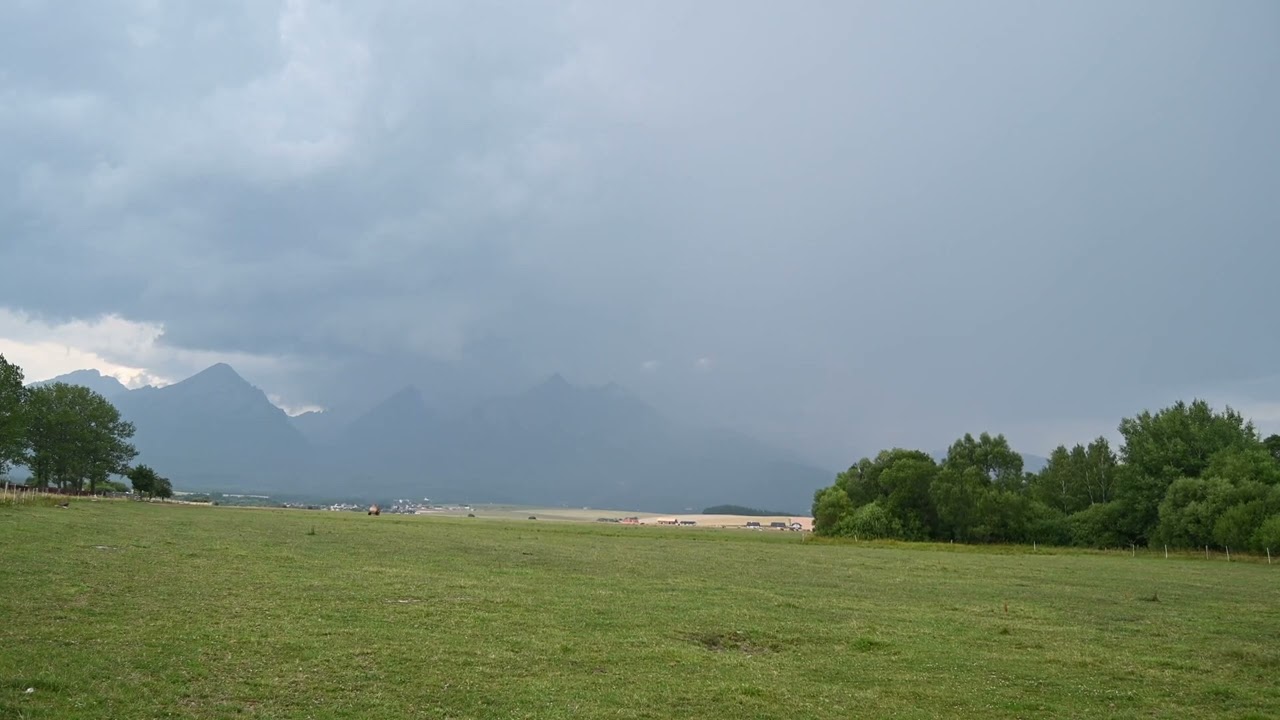 Piorun kulisty. Tatry Słowackie. Fireball. Tatras Slovakia.