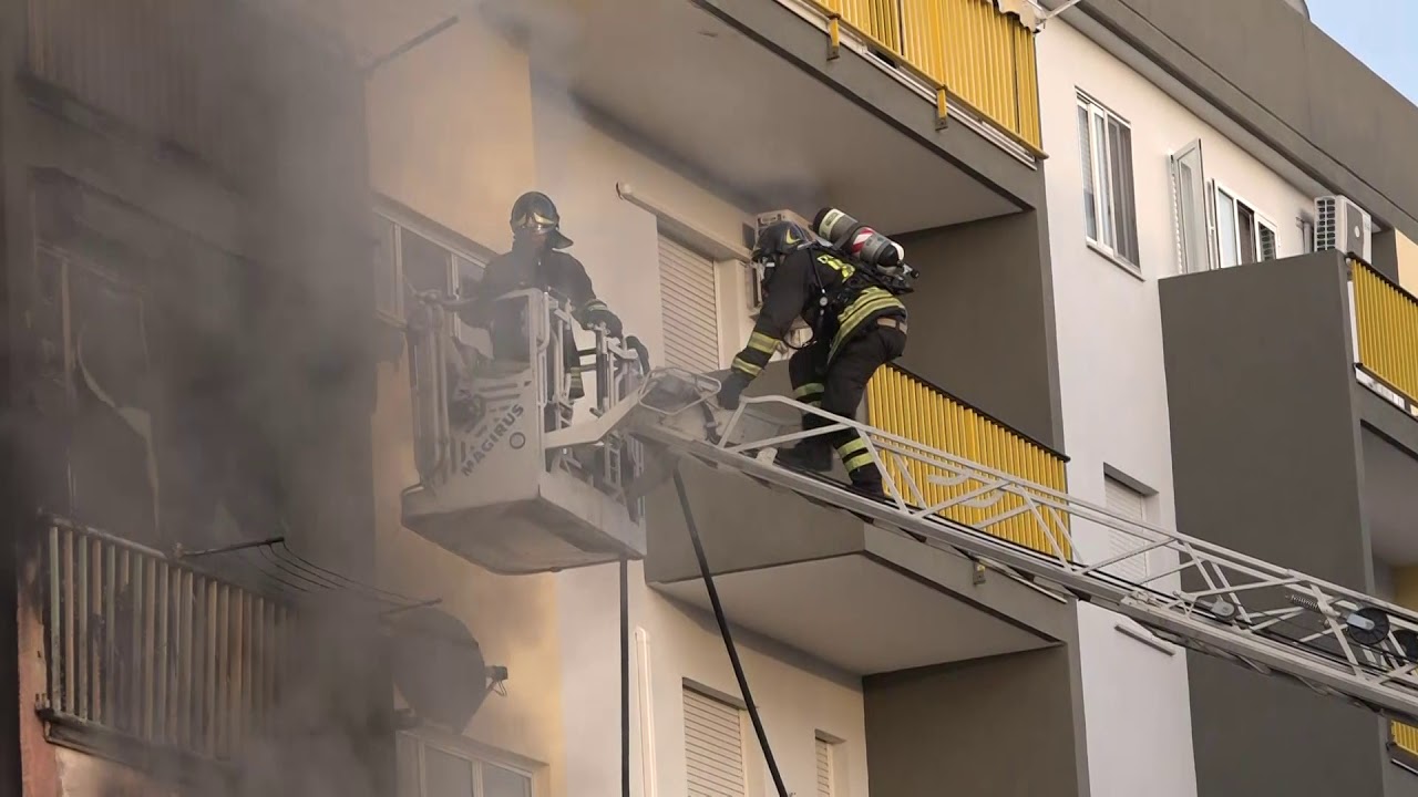 Bari, in fiamme appartamento a Santo Spirito per una fuga di gas