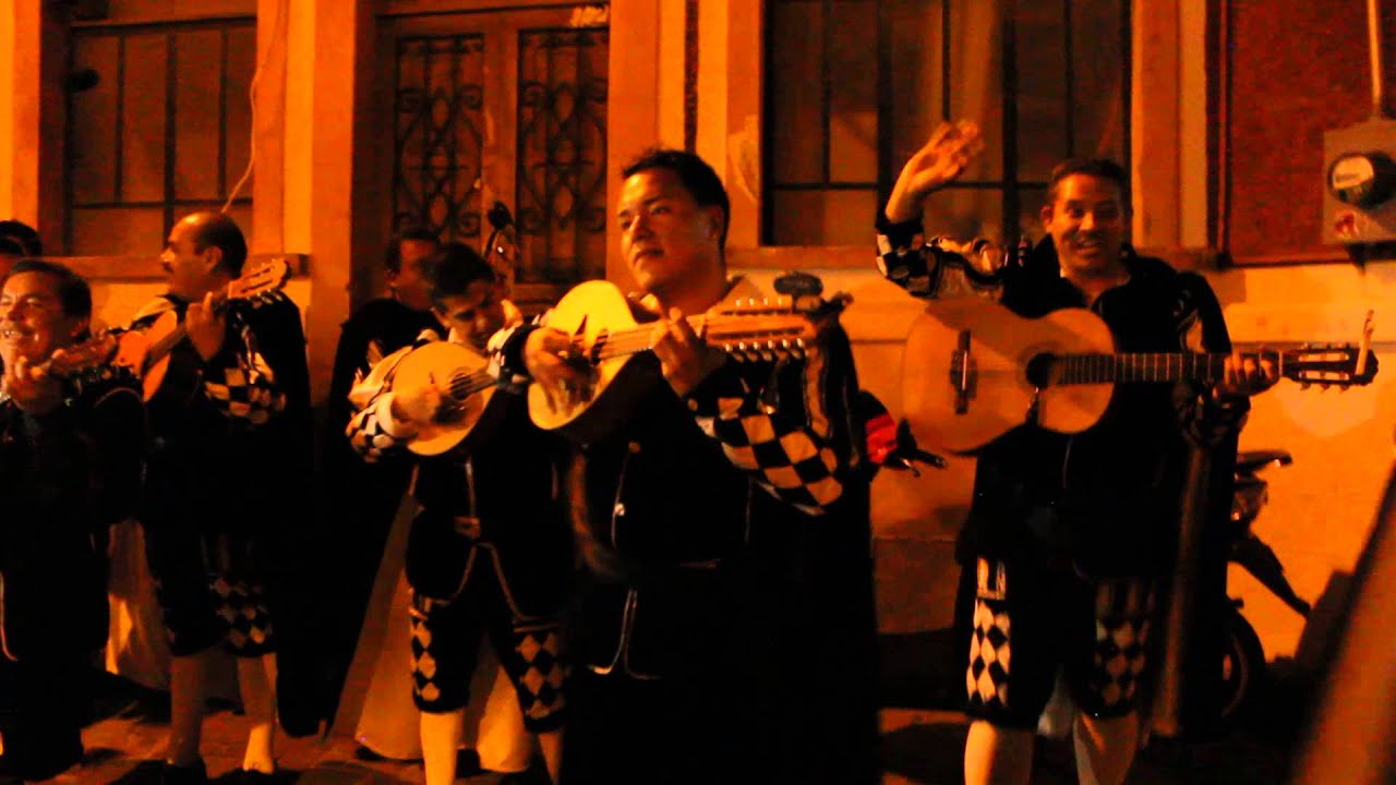 El Chotis del Feo - Tuna Colonial de Guanajuato  (Callejoneada)