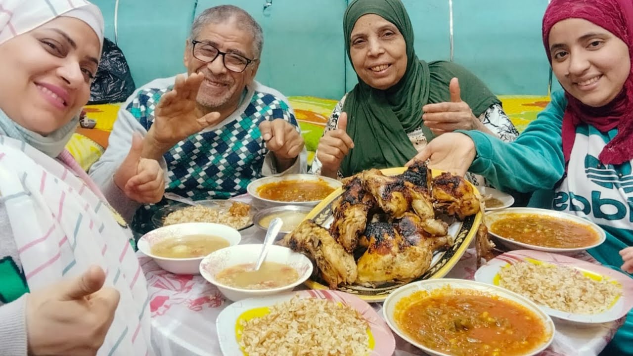 تحدي اكل الطبيخ المصري فاصوليا خضراء4 كيلو افخاد الدجاج ارز بالشعريه احلى لمه على الطبليه 😋