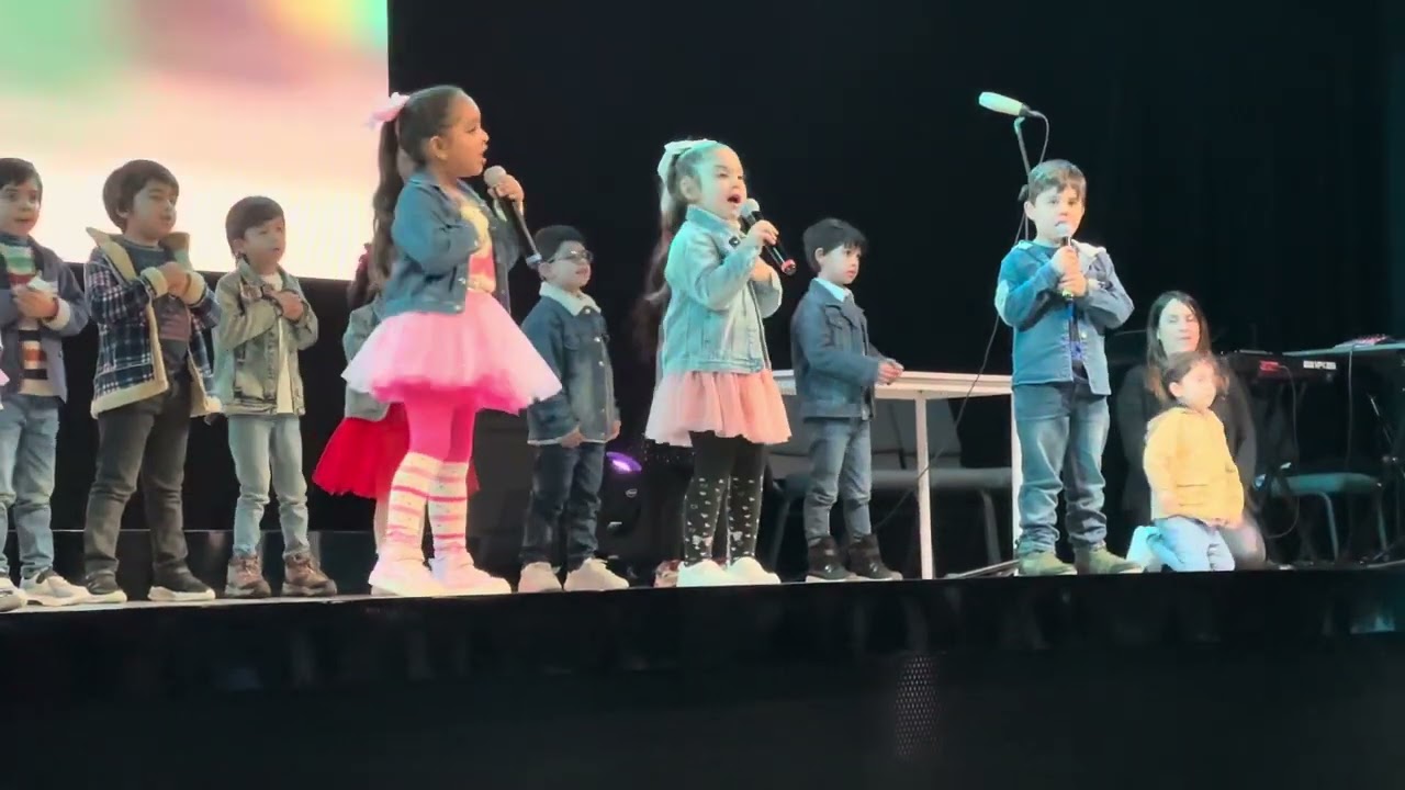 Presentaci&oacute;n d&iacute;a del pap&aacute; Kinder 2024 // CFC School