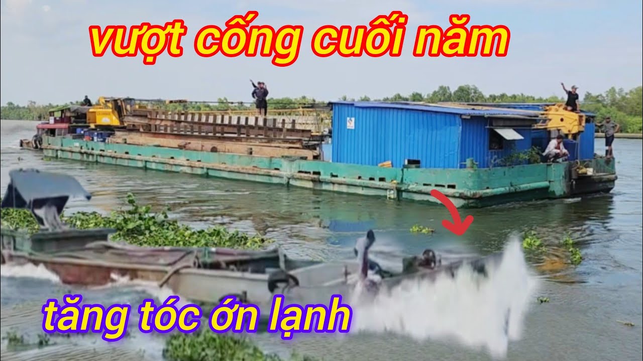 Nghe Tàu Tranh Nhau Vượt Cống Những Ngày Gần Cuối Năm Rất Hấp Vẩn 