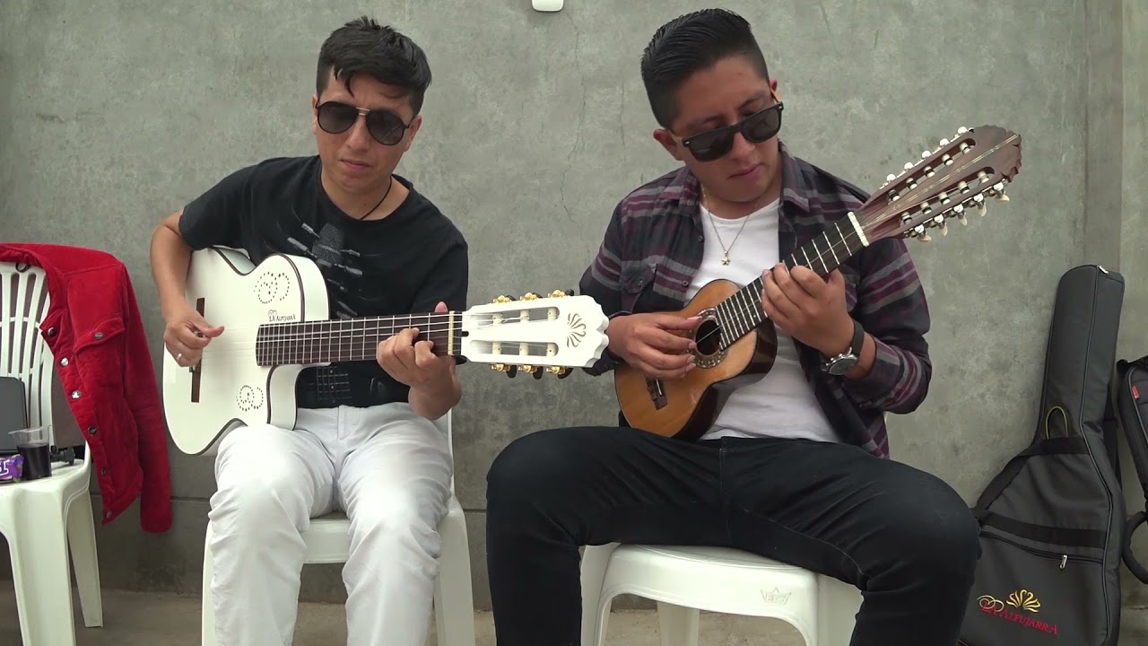 CHARANGO Y GUITARRA AYACUCHANA - MIX DE HUAYNOS - RIVER ORE & JHON MAYLON