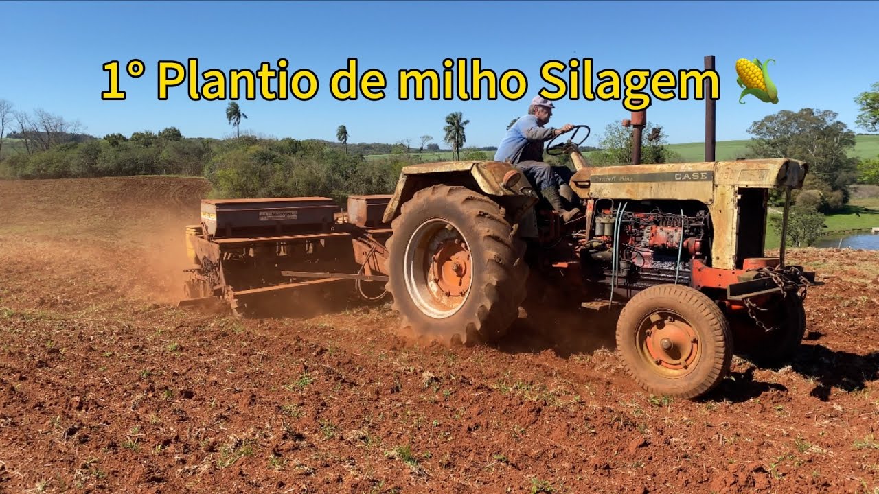 Kit de Milhões Case 930 e plantadeira Menegaz PS8 no plantio do milho silagem .