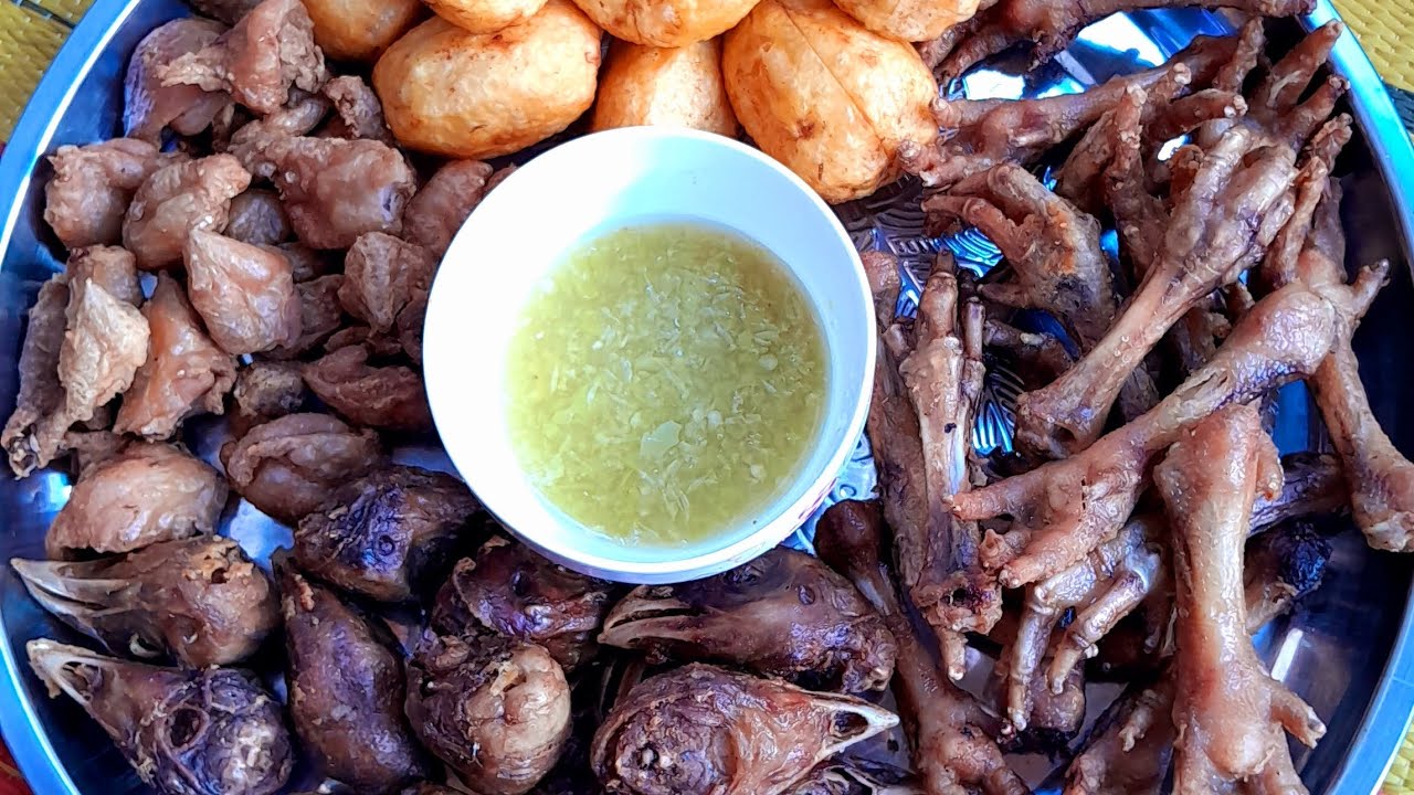 jinsi ya kupika miguu ya kuku na vichwa,swahili foods/Tanzanian Street food.