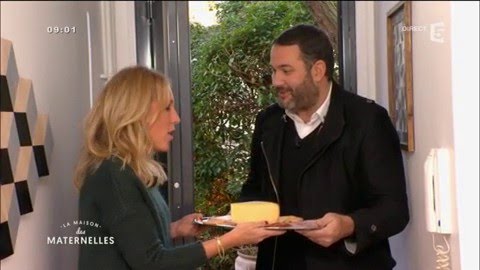 Bruce Toussaint, livreur de raclette dans La Maison des Maternelles