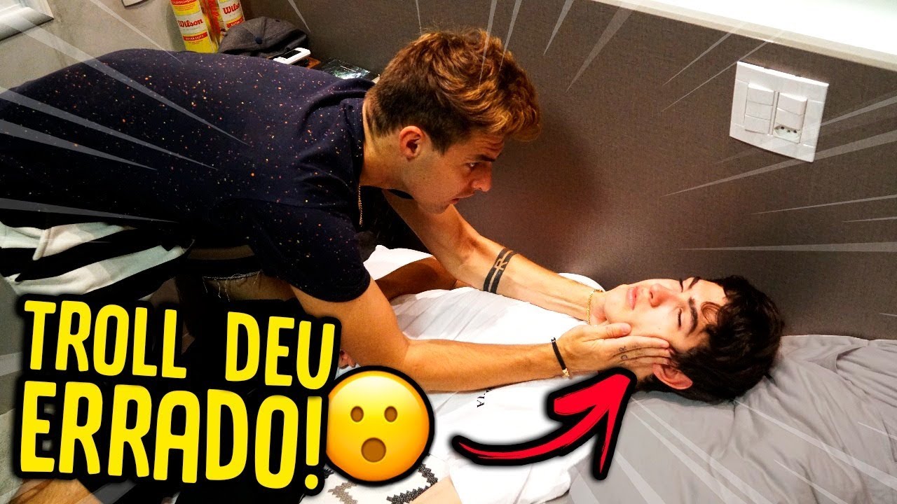 A TROLL QUE DEU ERRADO!! - TROLLANDO MEU IRM&Atilde;O [ REZENDE EVIL ]