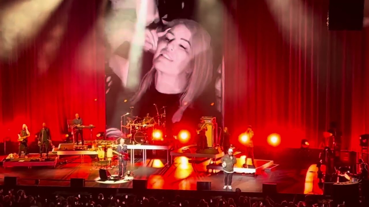 UB40 featuring Ali Campbell - red red wine - live at the 3Arena Dublin 4-Apr-24