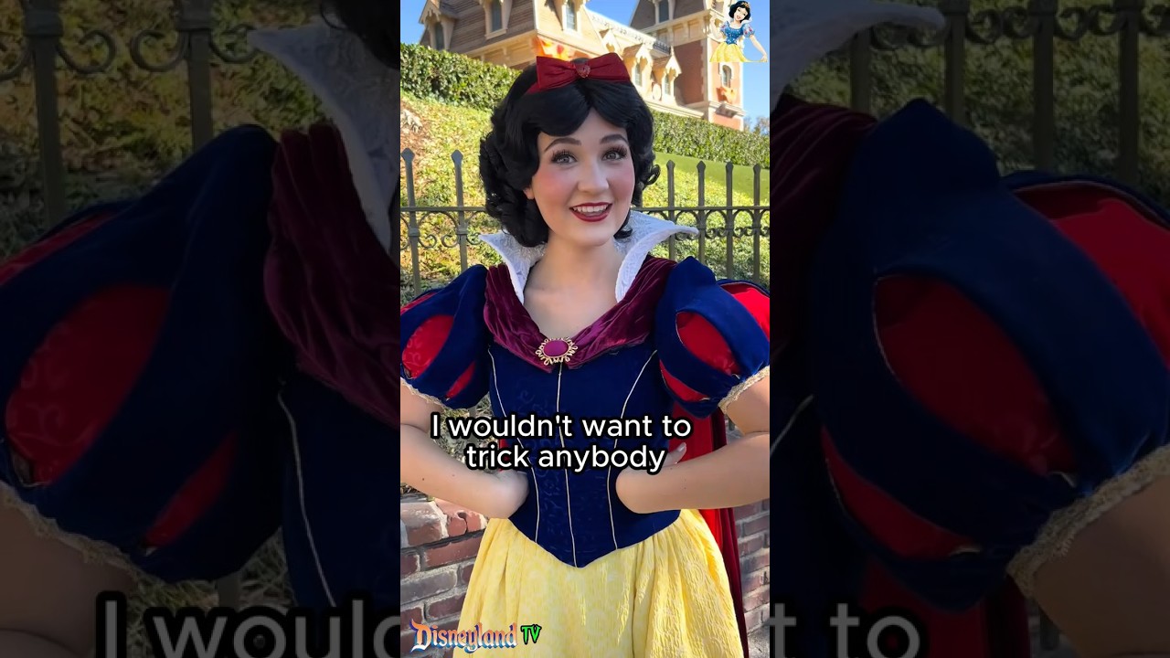 Snow White's Heartwarming Disneyland Moment! PT2❤️🏰#snowwhite #d #disneycharacter #disneyland