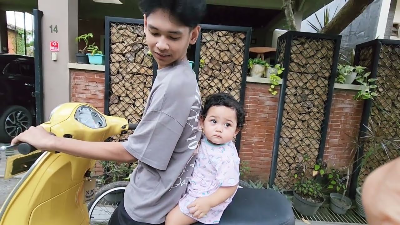 DAPAT THR LEBARAN DARI MAMA YENI !! DEK KAIA TERIAK-TERIAK CARI MITUA TERUS