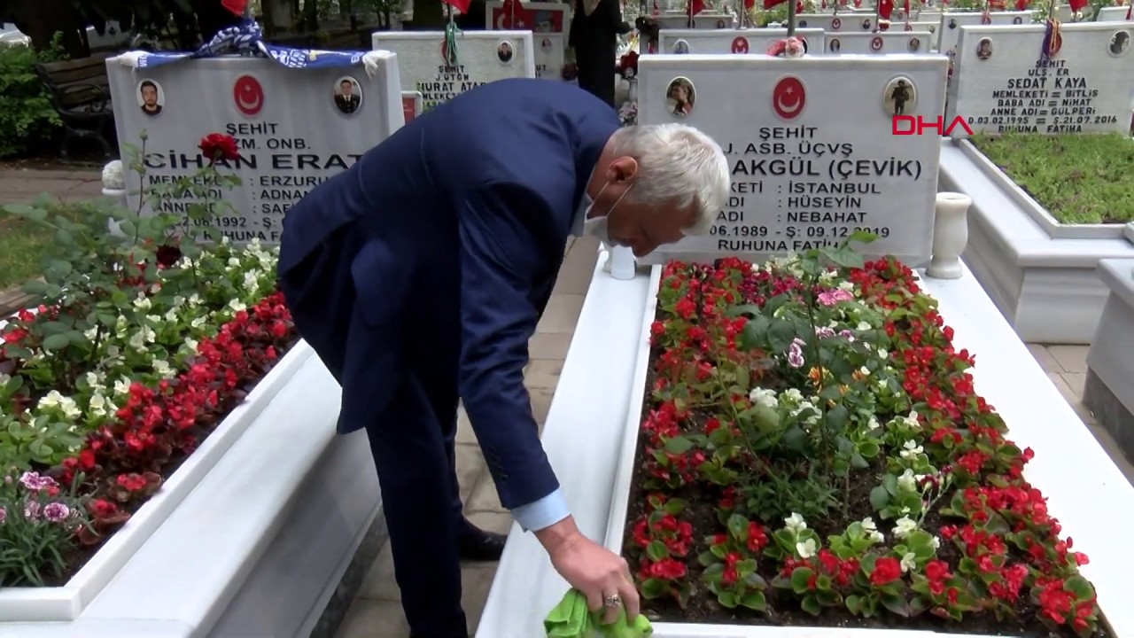 Ramazan Bayramı öncesi şehitlik ziyareti