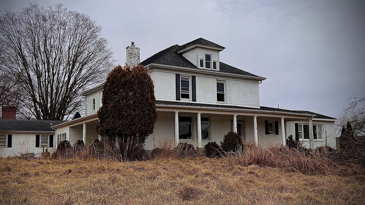 Beautiful 120 year old Abandoned American Four Square House Forgotten in West Virginia