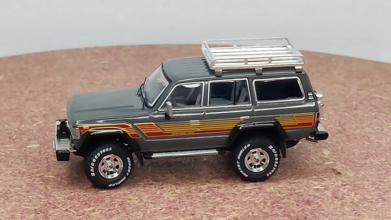 GCD 1/64 Toyota Land Cruiser LC60// '92 Grey LHD // Front turning axles showcase