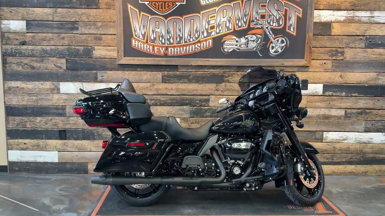2023 Harley-Davidson Ultra Limited in Vivid Black w/ Black Trim-FLHTK