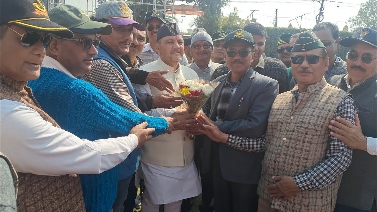 Haldwani Gaurav सेनानियों के साथ हल्द्वानी मेयर गजराज सिंह जी ने माघ मासकी खिचड़ी सैनिकोके साथ लिया।