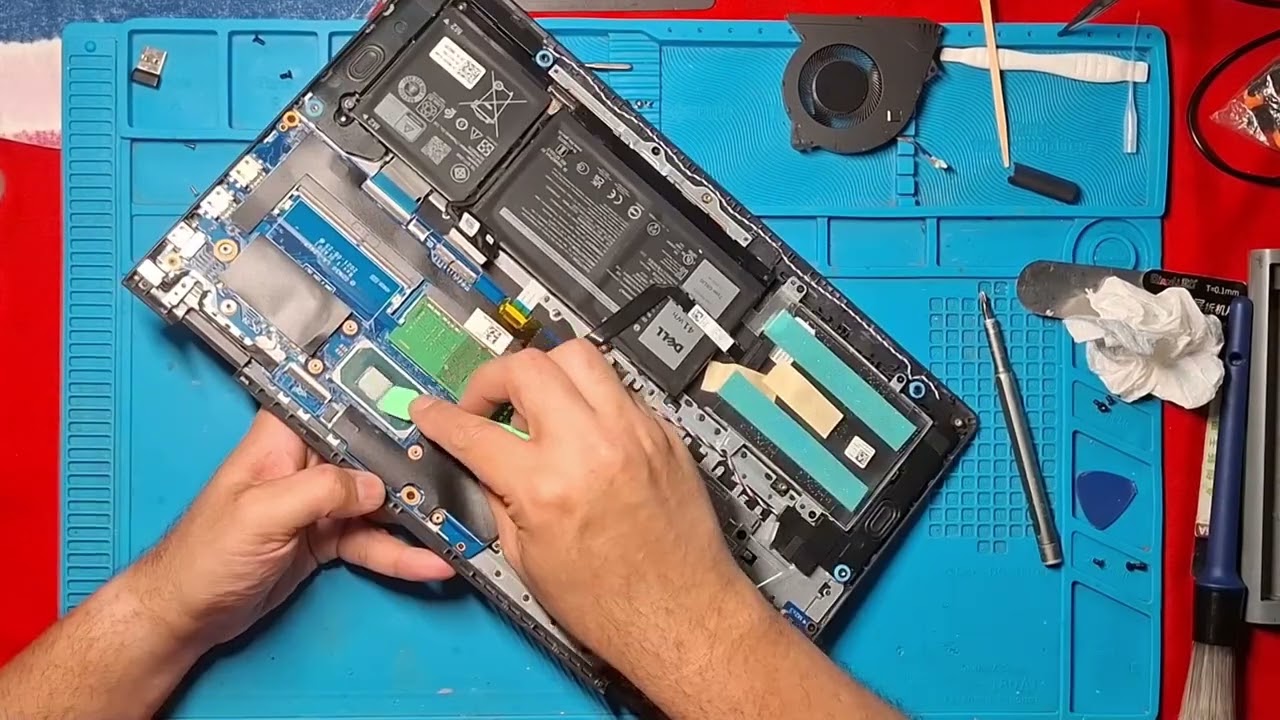 Proceso de reparación de bisagras Dell Inspiron