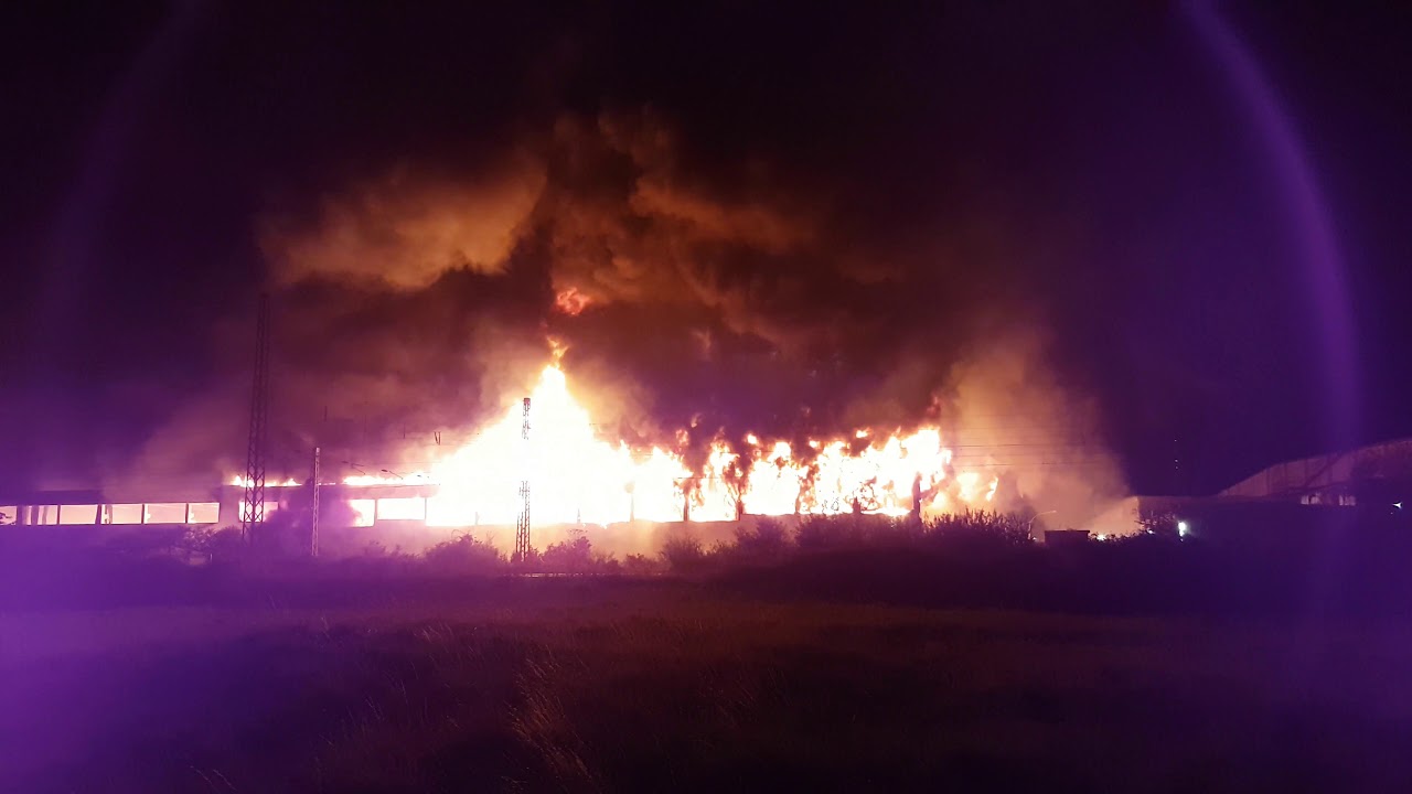 Gross-Gerau - Brand in einer Lagerhalle / 02.10.2020