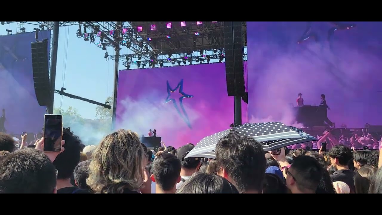 Warren Hue - THIRTYNINE/Star in Love/RUNAWAY W ME - Head in The Clouds 2022 Day 2 8/21