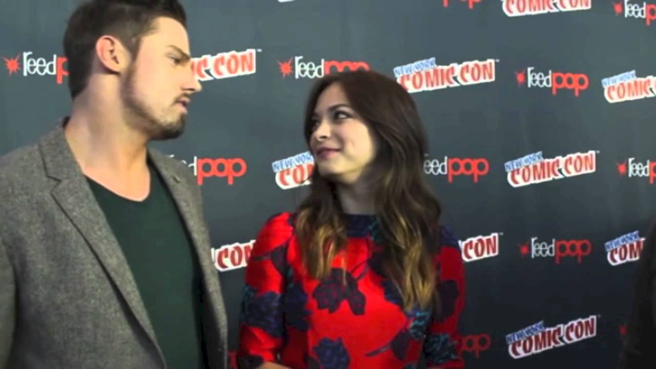 Kristin Kreuk and Jay Ryan - JayKris NYCC 2013