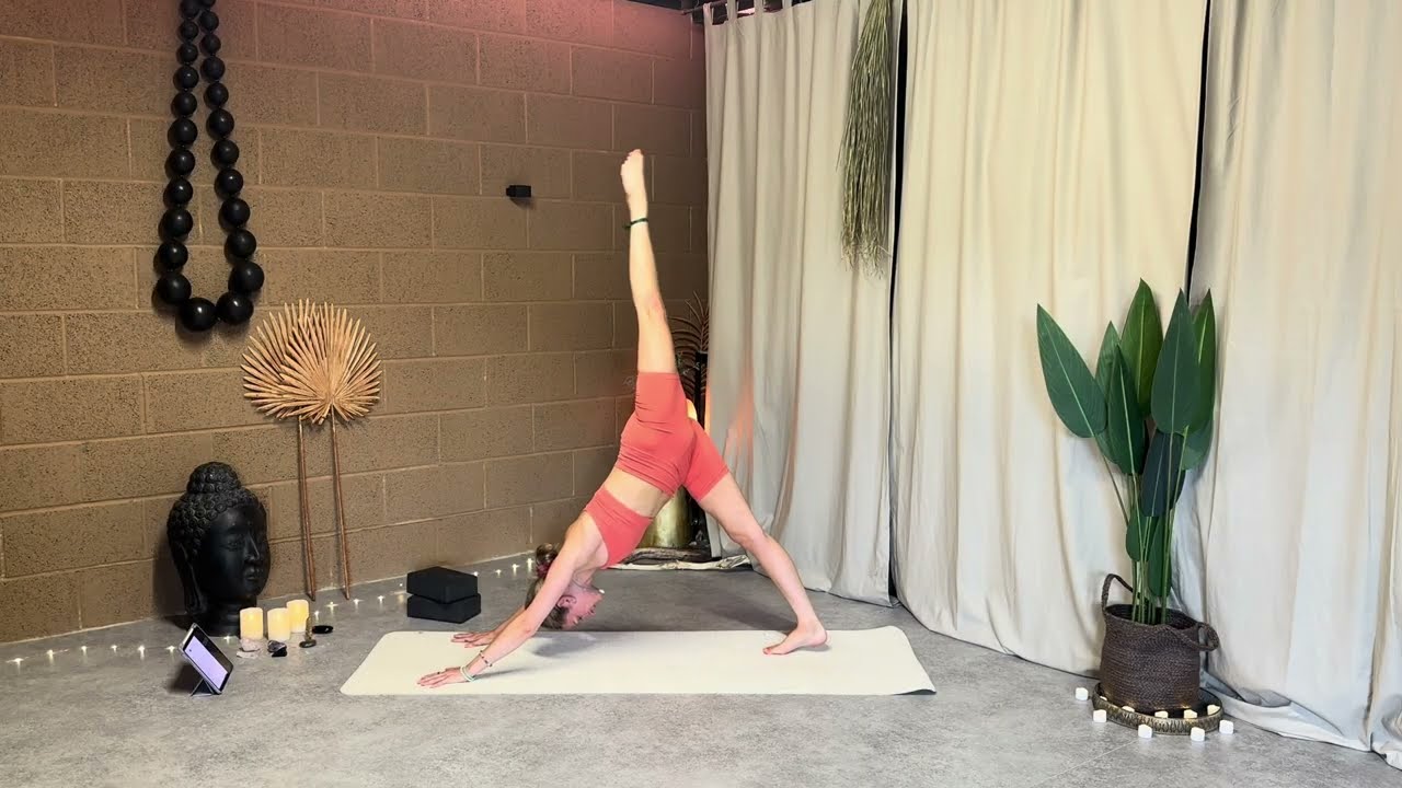 summer of love - Yoga for ovulation phase //Sacred Cycle Collection
