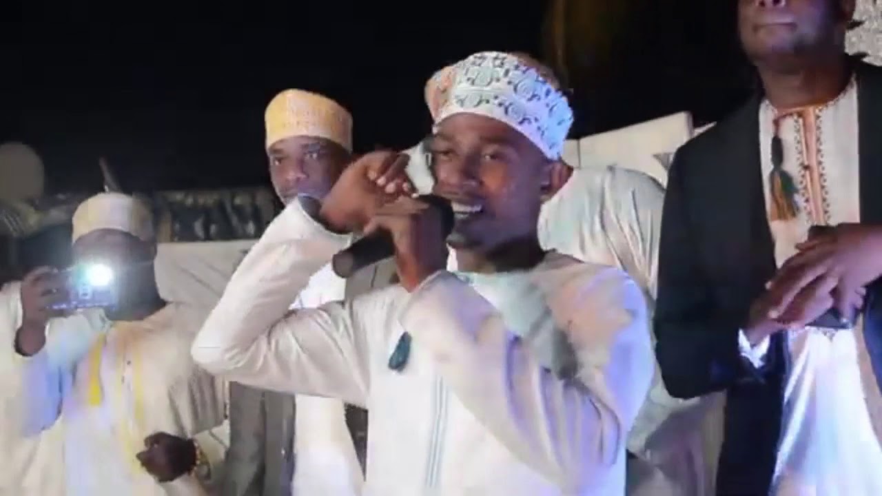 Ust.Juma Faki na wana Qadiria kwa ujumla waamua kumpongeza Ust.Farahani kwa kufunga ndoa
