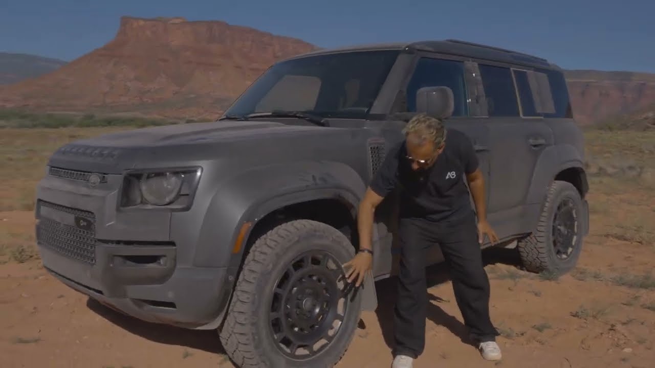 Land Rover Defender OCTA 2025 года &mdash; подробный обзор.