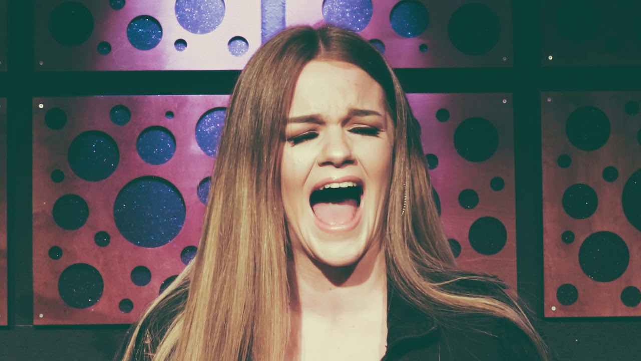Layla's Masterclass On How To Be A Popstar!