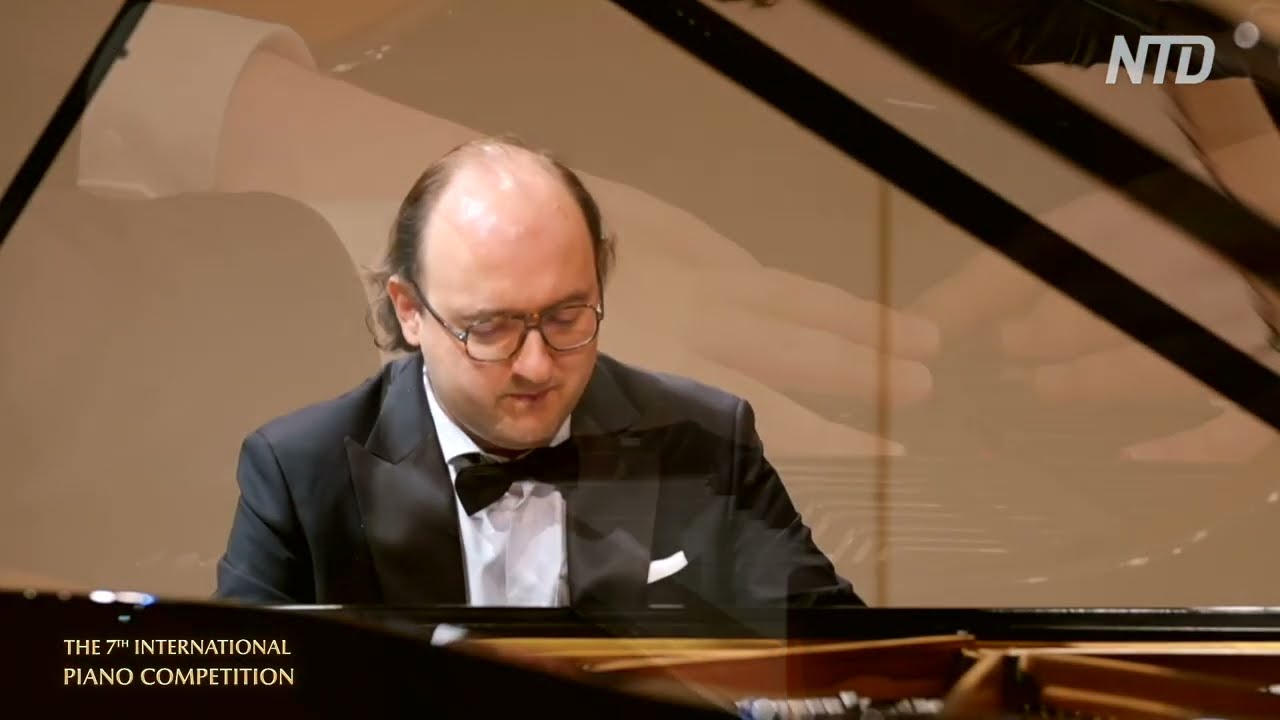 J. S. Bach, Toccata in F-sharp Minor BWV 910, 7th Intl. NTD Piano Competition (Artur Slotwinski)