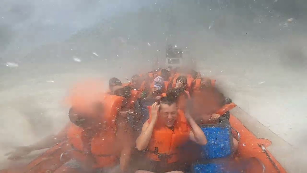 Iguazu Falls (speedboat tour)